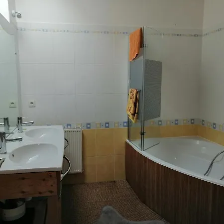 Le Ribet, Piscine Privee Дом отдыха *